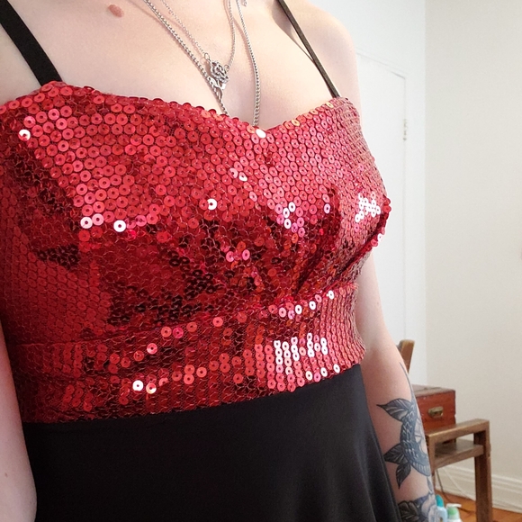 Cute black and red mini dress - Picture 3 of 3